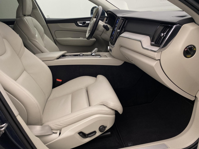 Volvo XC60 B4 AWD DARK PLUS AUT CZ