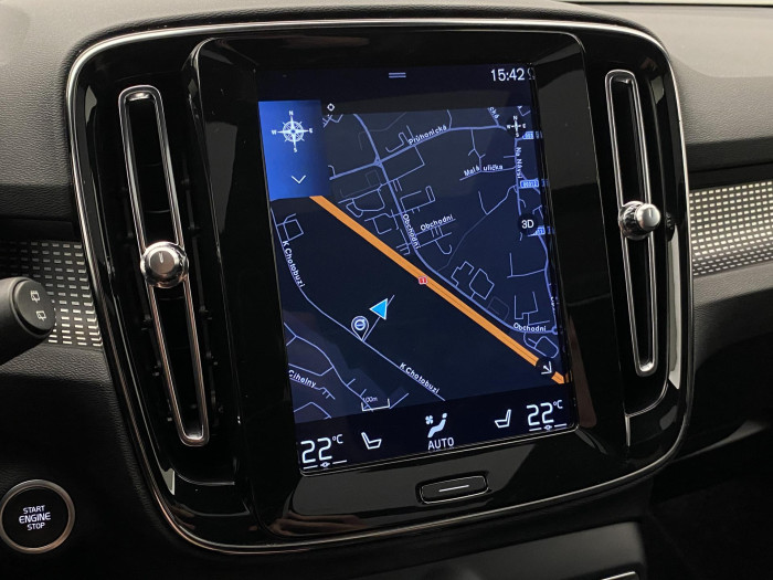 Volvo XC40 T4 AWD R-DESIGN REZERVACE