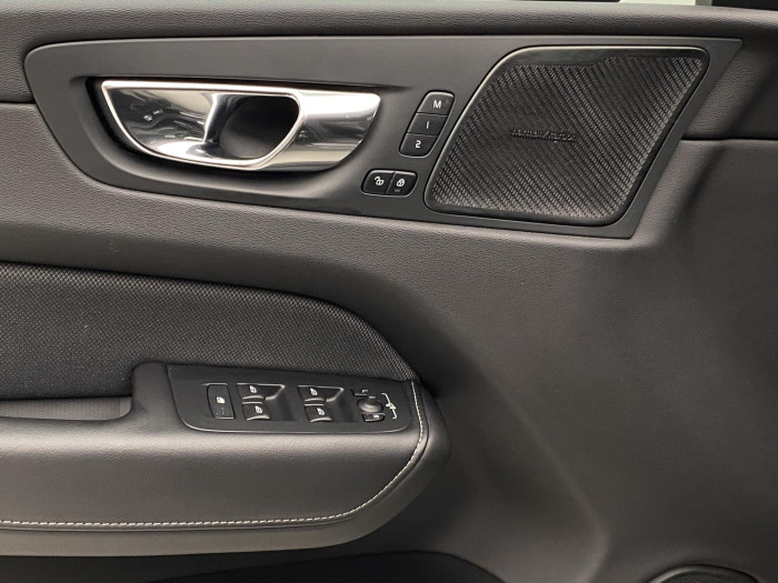 Volvo XC60 B5 AWD R-DESIGN AUT