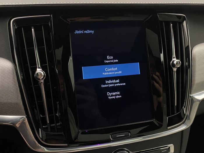 Volvo V90 B6 AWD R-DESIGN AUT 1.maj.