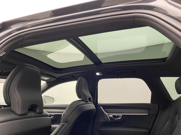 Volvo V90 D5 AWD R-DESIGN REZERVACE 2.0 d