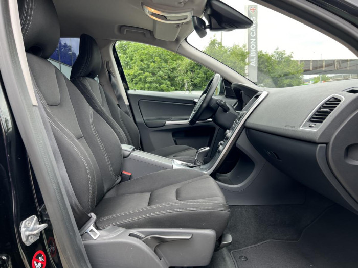 Volvo XC60 D4 AWD NAVIGACE Aut CZ 2.4 d