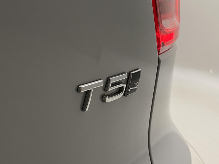 Volvo XC40 T5 TWIN ENGINE AUT REZERVACE