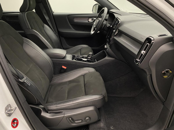 Volvo XC40 D4 AWD R-DESIGN REZERVACE 2.0 d