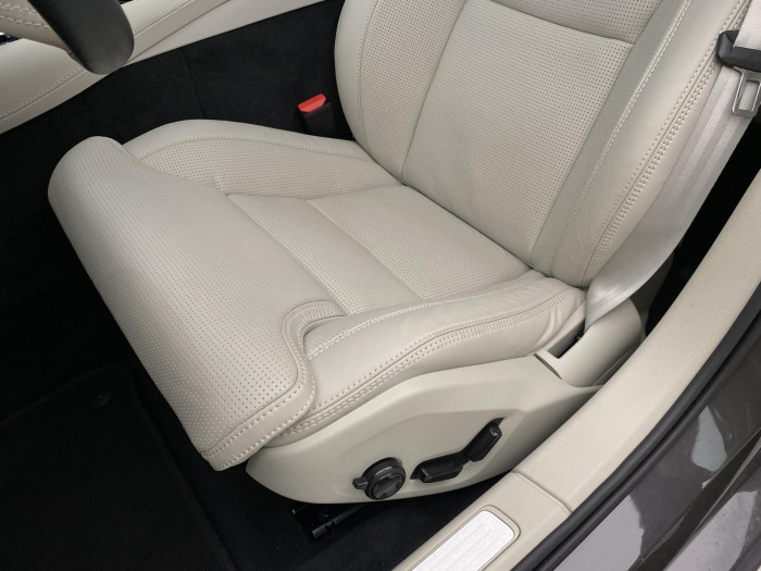 Volvo V60 T8 AWD PLUG-IN BRIGHT ULTRA CZ