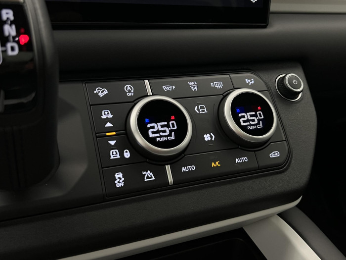 Land Rover Defender 110 D250 X-DYNAMIC SE AWD Aut 3.0 d Dynamic SE