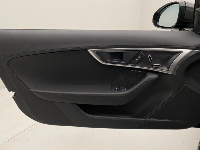 Jaguar F-Type P300 CABRIOLET RWD