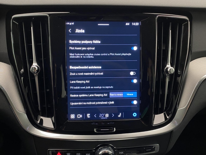 Volvo V60 B4 DARK PLUS AUT CZ