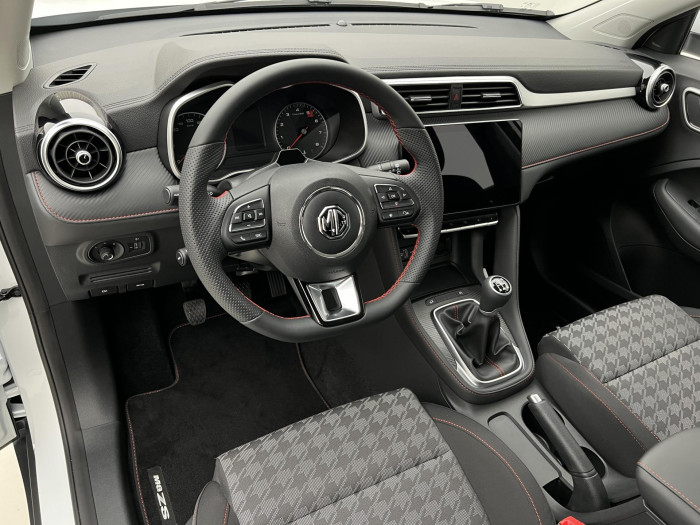 MG ZS 1.5 ESSENTIAL PLUS AUT CZ