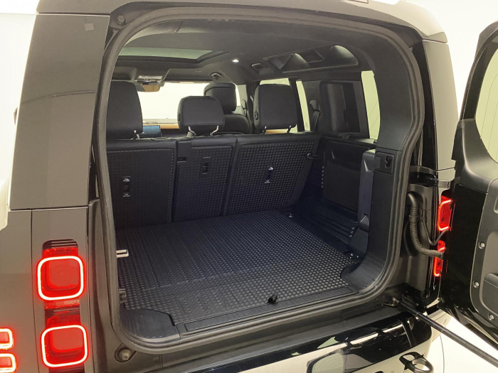 Land Rover Defender D300 HSE AUT AWD REZERVACE 3.0 d