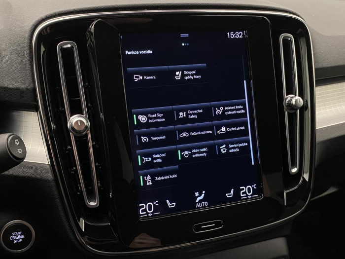Volvo XC40 B4 AWD MOMENTUM AUT REZERVACE 2.0 Momentum