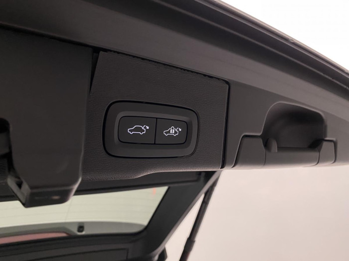Volvo XC60 B5 AWD ULTIMATE AUT REZERVACE