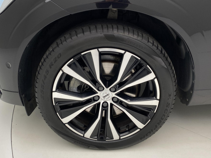 Volvo XC60 B4 AWD R-DESIGN AUT CZ