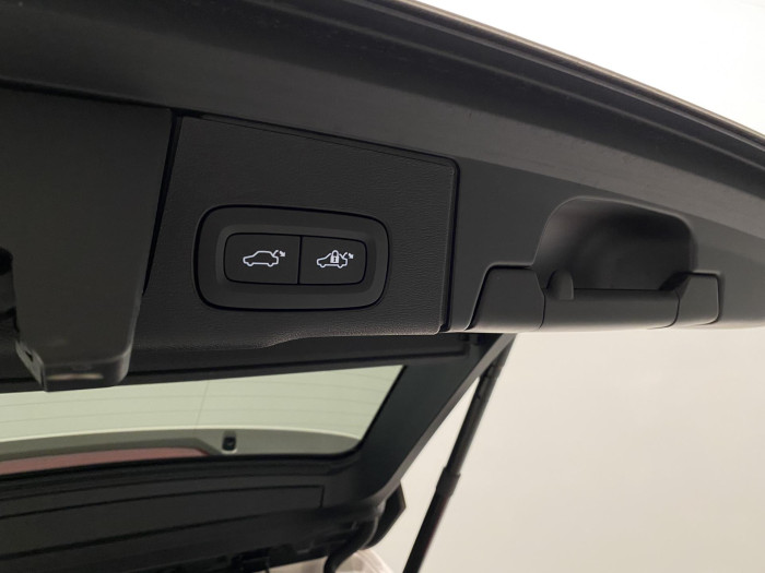 Volvo XC60 B5 AWD PLUS DARK AUT 1.maj