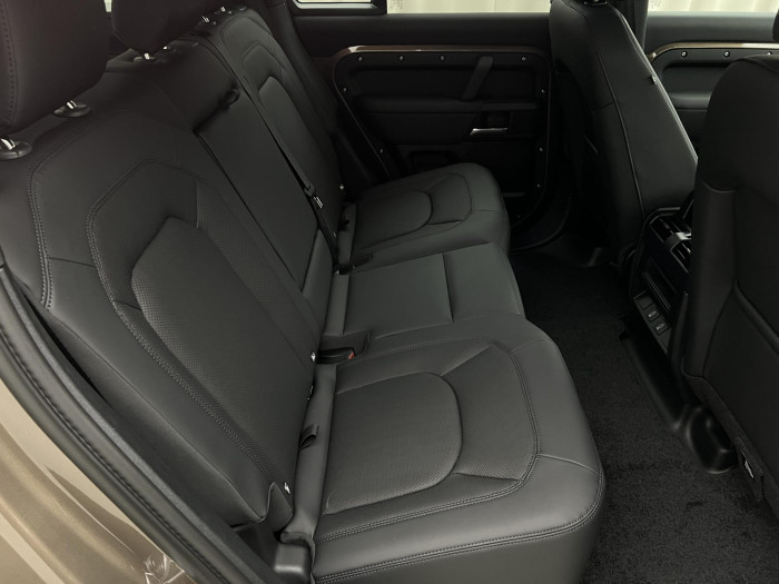 Land Rover Defender 110 D250 X-DYNAMIC SE AWD Aut 3.0 d Dynamic SE