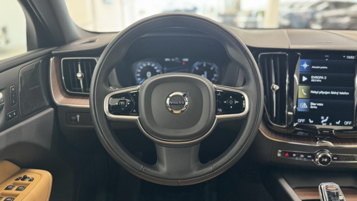 Volvo XC60 B4 AWD INSCRIPTION REZERVACE