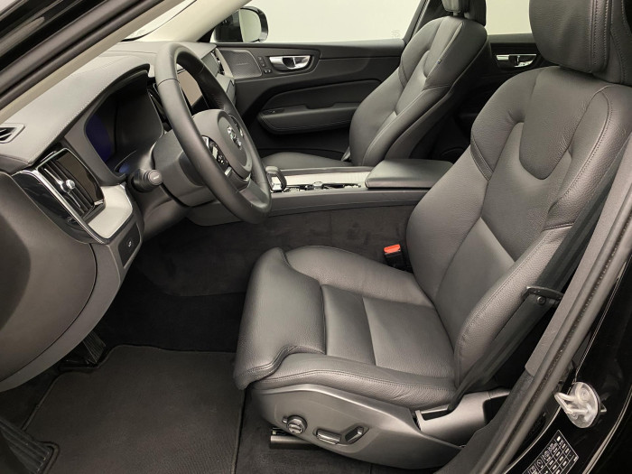 Volvo XC60 B4 AWD R-DESIGN AUT CZ