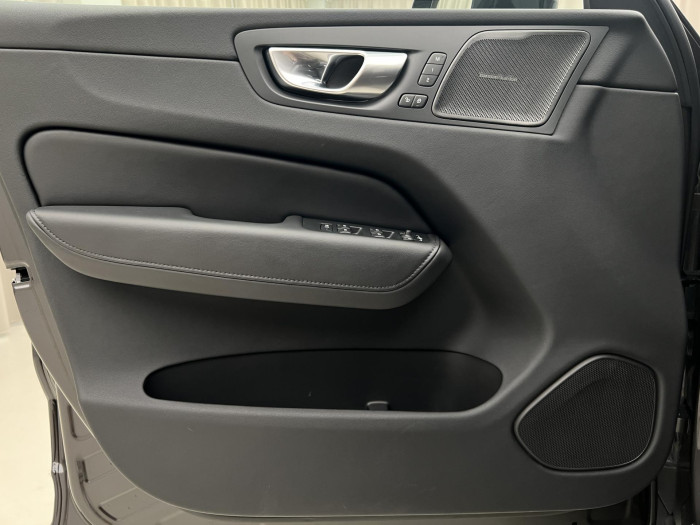 Volvo XC60 B4 AWD PLUS DARK AUT 1.maj.