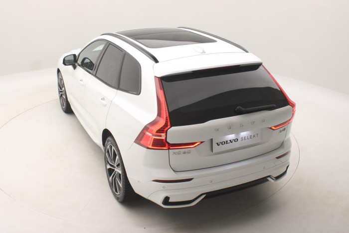 Volvo XC60 B4 AWD ULTIMATE AUT REZERVACE