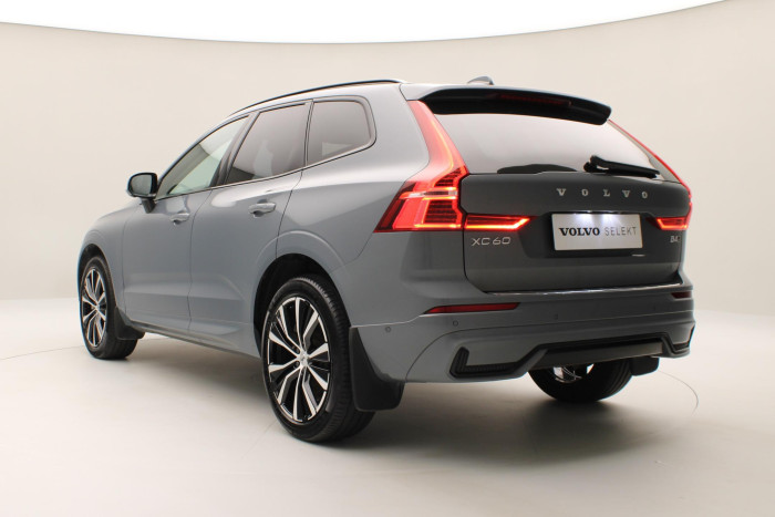 Volvo XC60 B4 AWD PLUS DARK REZERVACE