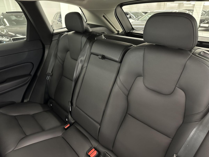 Volvo XC60 B4 AWD PLUS BRIGHT REZERVACE 2.0 Plus