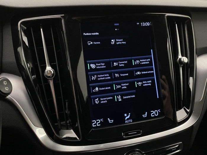 Volvo V60 B4 MOMENTUM AUT REZERVACE 2.0 Momentum