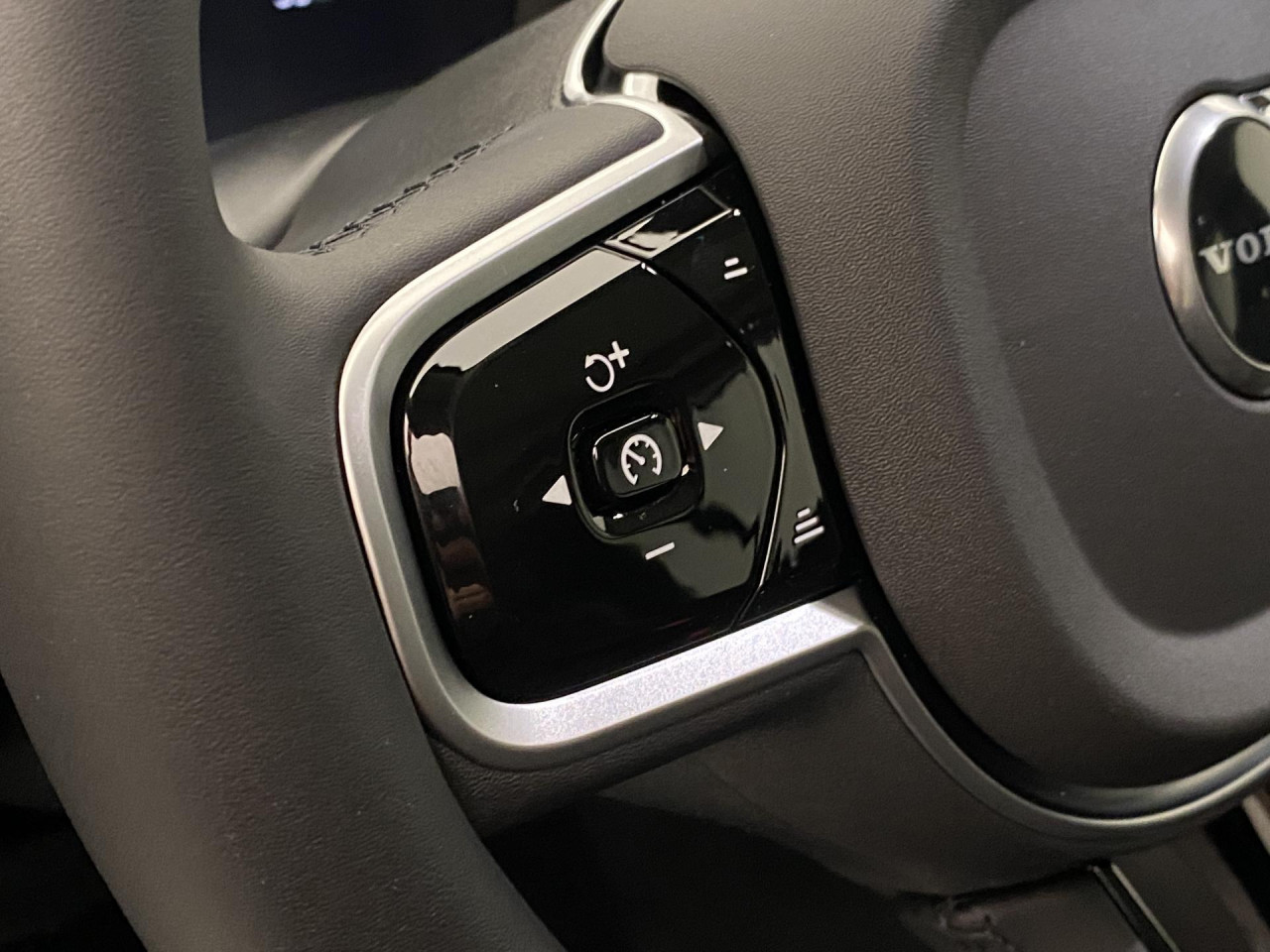 Volvo XC90 T8 AWD RECHARGE DARK ULTRA 7