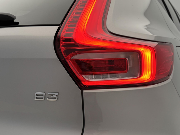 Volvo XC40 B3 PLUS DARK AUT REZERVACE