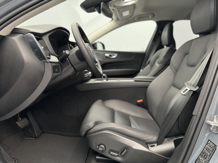 Volvo XC60 B4 AWD PLUS DARK AUT 1.maj
