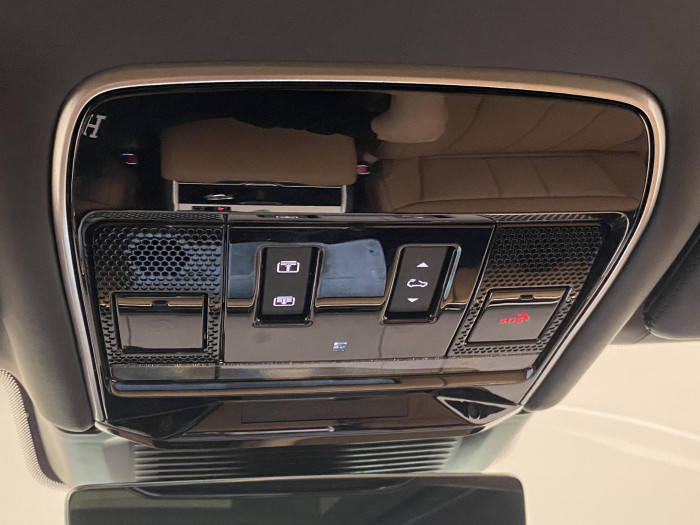 Land Rover Range Rover P550e AUTOBIOGRAPHY SWB