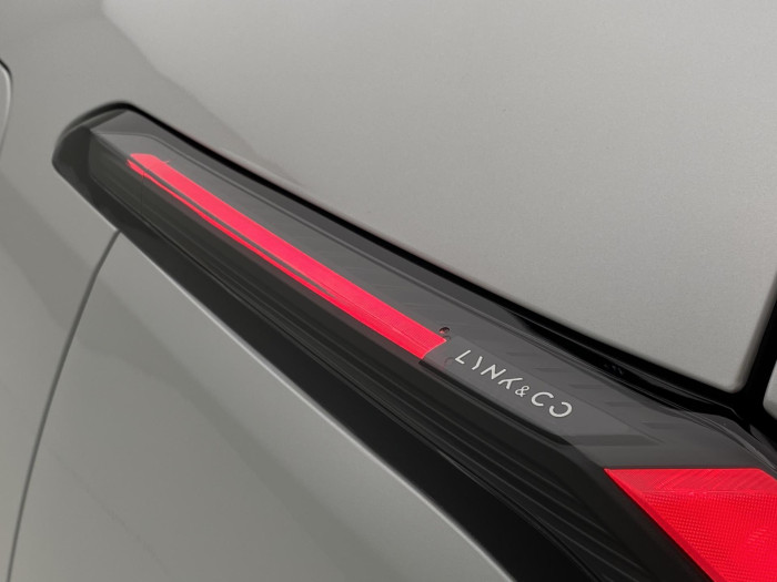 Lynk & Co 08 MORE PHEV