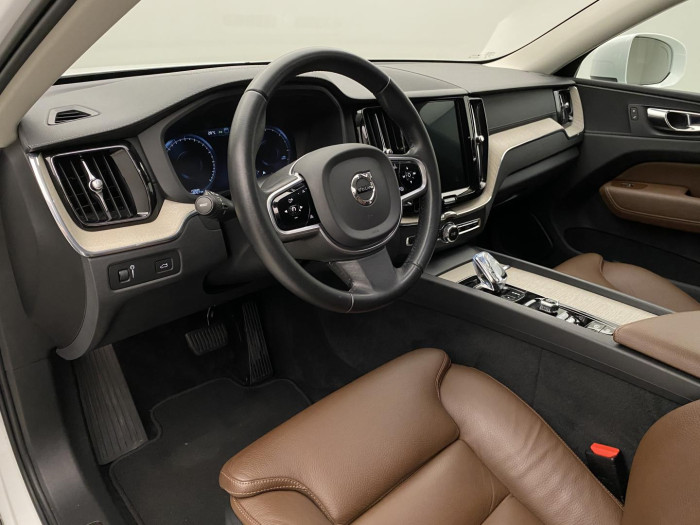 Volvo XC60 B4 AWD INSCRIPTION  REZERVACE