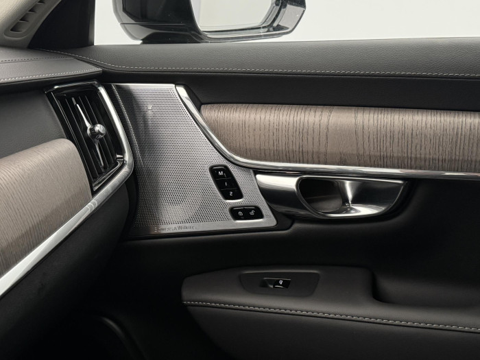 Volvo S90 T8 AWD RECHARGE REZERVACE