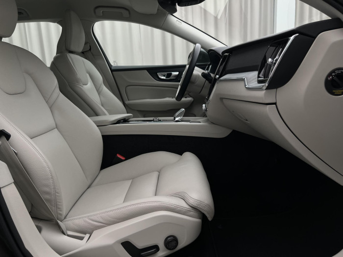 Volvo V60 B4 INSCRIPTION AUT 1.maj.