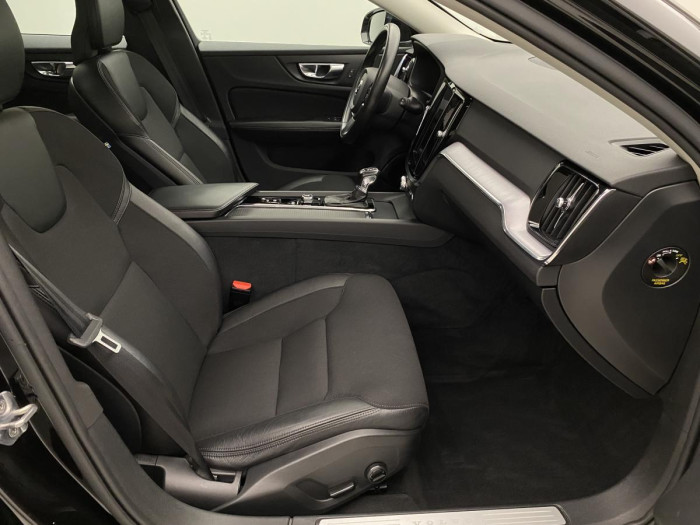 Volvo V60 D3 MOMENTUM AUT REZERVACE 2.0 d Momentum