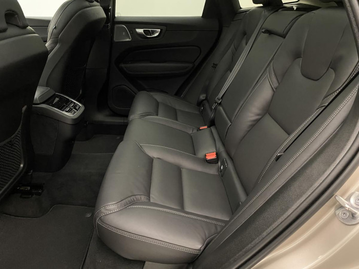 Volvo XC60 B5 AWD ULTIMATE REZERVACE