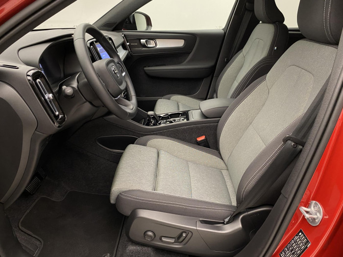 Volvo XC40 B3 DARK PLUS AUT CZ