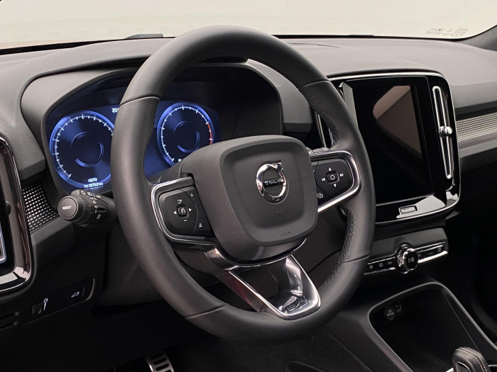 Volvo XC40 B4 AWD R-DESIGN AUT CZ