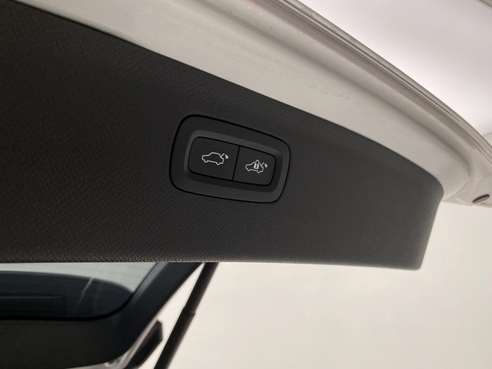 Volvo XC90 D5 AWD MOMENTUM AUT 7míst 2.0 d Momentum