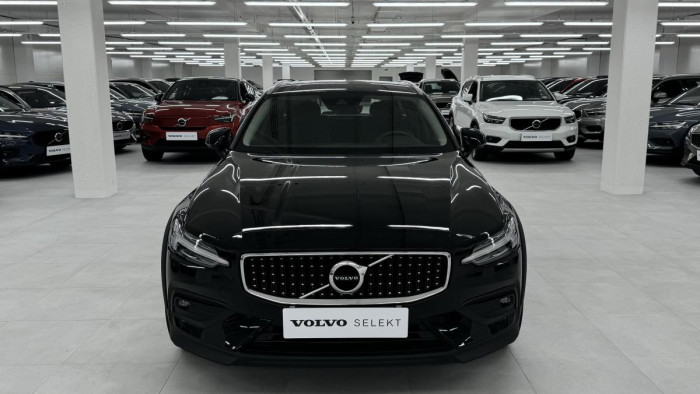 Volvo V60 B4 CROSS COUNTRY REZERVACE