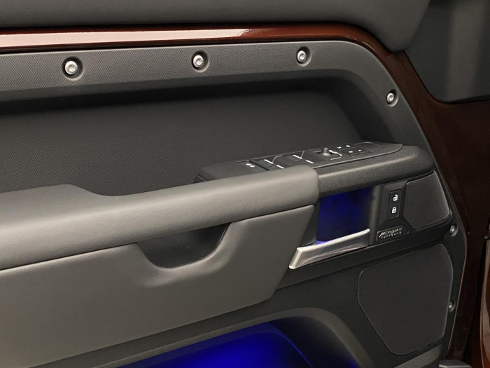 Land Rover Defender 110 D300 SEDONA REZERVACE 3.0 d