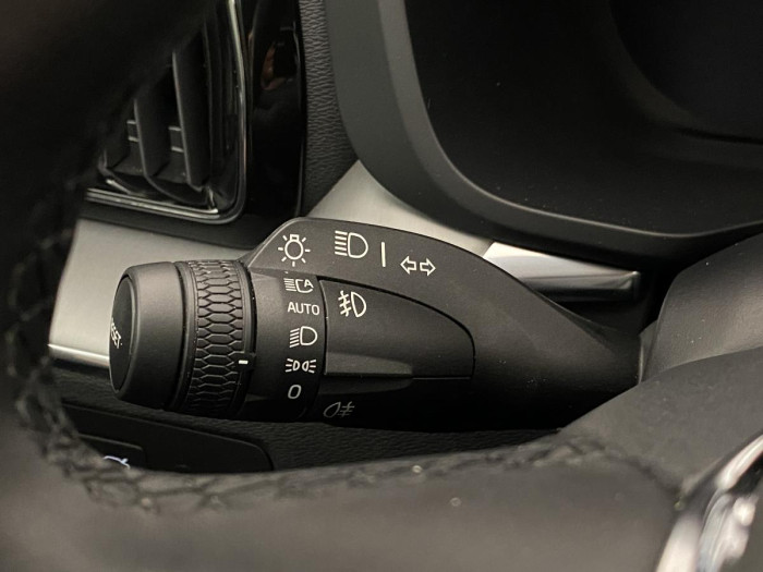 Volvo XC60 B4 CORE AUT REZERVACE