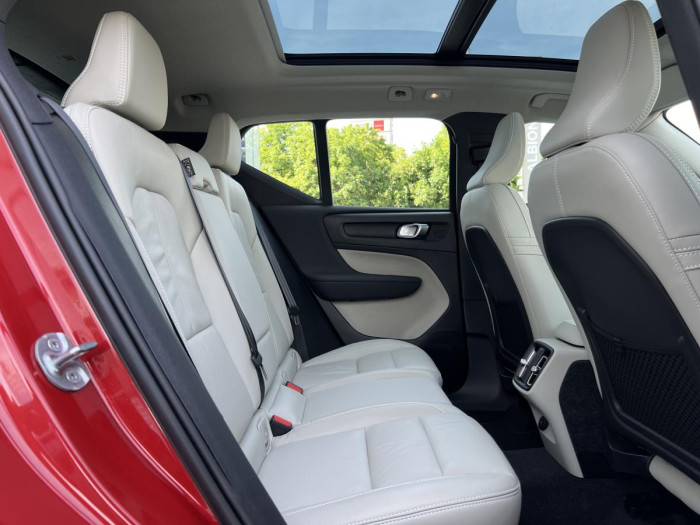 Volvo XC40 B4 AWD DARK ULTIMATE Aut 1.maj