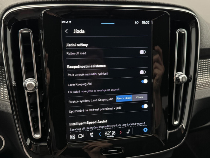 Volvo XC40 B4 ULTIMATE DARK REZERVACE