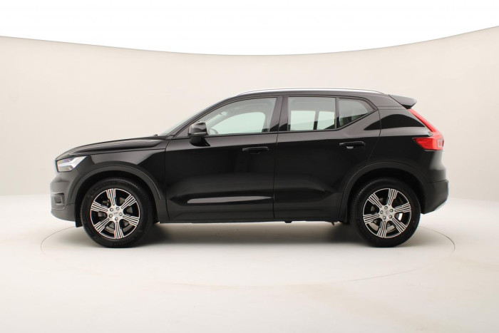 Volvo XC40 B4 MOMENTUM AUT REZERVACE 2.0 Momentum