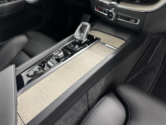 Volvo XC60 B4 AWD INSCRIPTION REZERVACE
