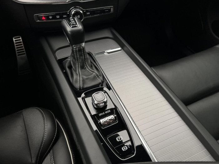 Volvo XC60 T6 AWD R-DESIGN AUT