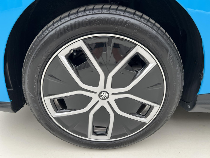 MG MG4 EV EXCLUSIVE 77kWh CZ 1.maj. Exclusive
