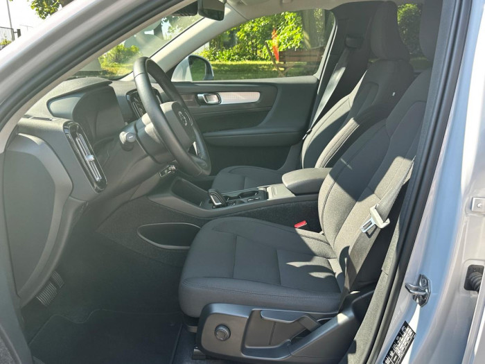 Volvo XC40 B4 AWD MOMENTUM REZERVACE 2.0 Momentum