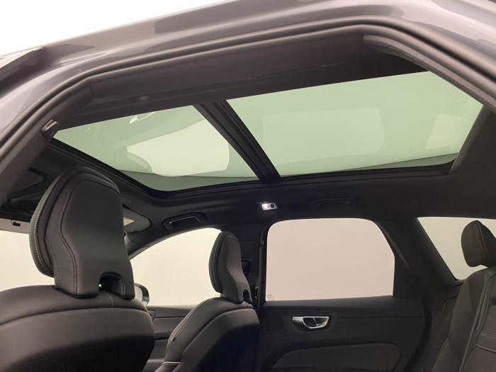 Volvo XC60 B4 AWD R-DESIGN AUT